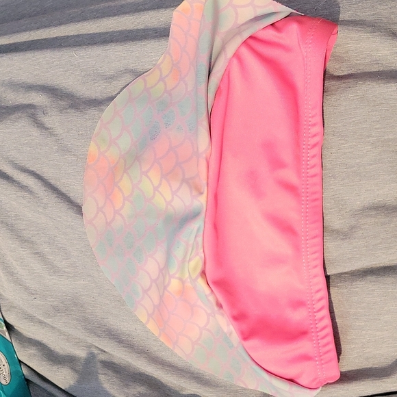 🌻 4 for$15 🌻!Bundle of 2 swim suit tops 2t - Picture 2 of 6